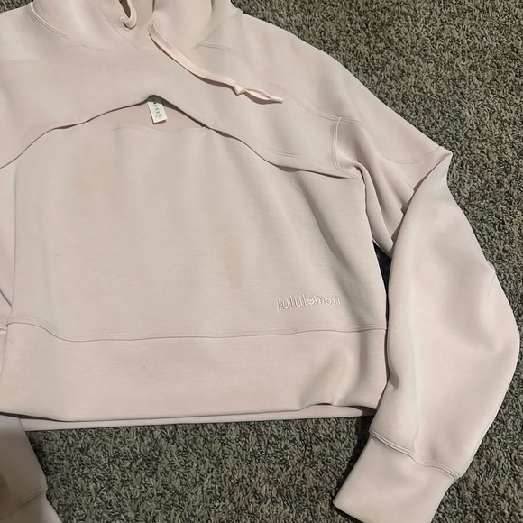 Lululemon Get Centered Cropped Hoodie – Women’s Size 10, Cozy Athleisure Top - Picture 3 of 4